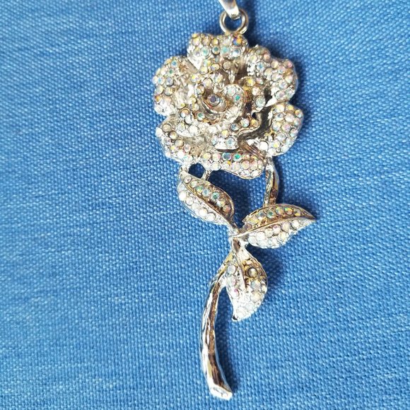 🌹Iridescent Rose Pendant / Necklace - NWOT🌹 - Picture 1 of 4